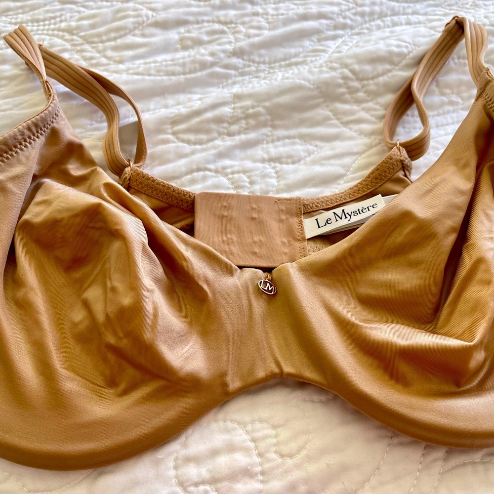 NWOT Le Mystere underwire Bra Nude 32DD/E Never Worn